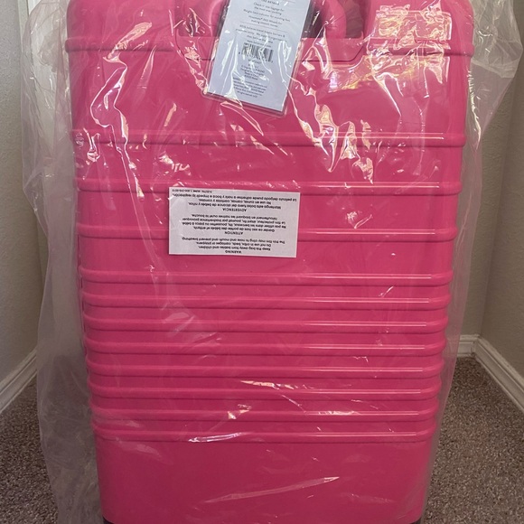 Beis Bundle The 29" and 26" Check-In Roller in Barbie Pink - Picture 11 of 14
